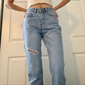 SOLD 🚫 High rise Mom jeans 🚫